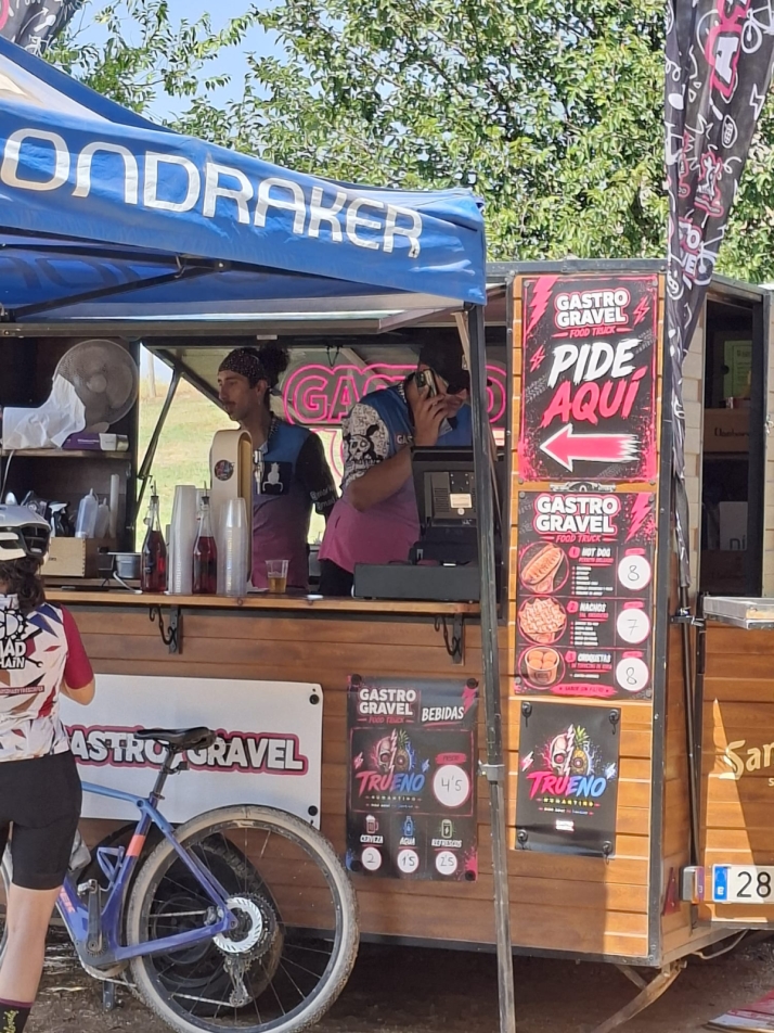 En im&aacute;genes | As&iacute; est&aacute; Valonsadero ahora mismo; el Chicote, foodtrucks, amplio despliegue