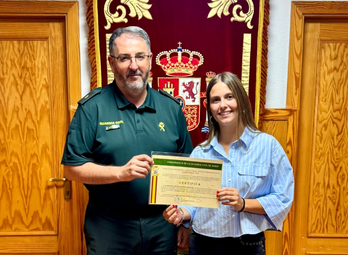 La Guardia Civil acerca su trabajo a una estudiante de Criminología durante sus prácticas