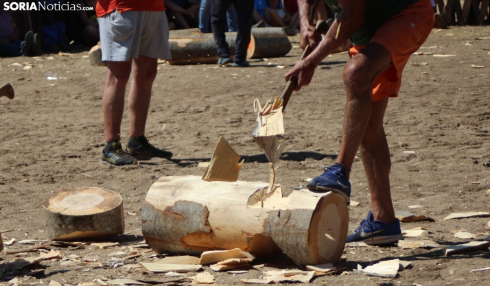 La tradici&oacute;n de la madera se convierte en espect&aacute;culo en Vinuesa 