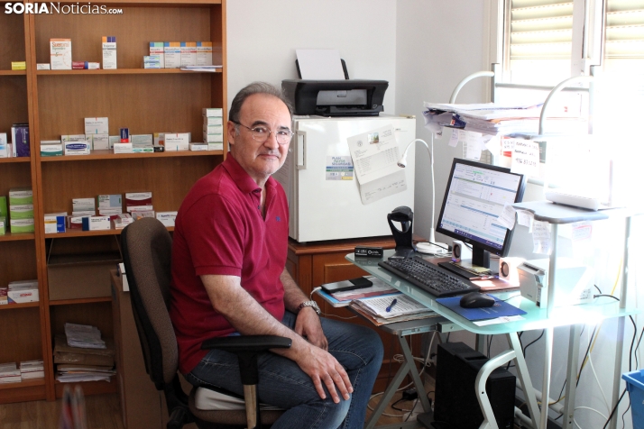 Ángel Rodríguez Luque, el farmacéutico que tiene la receta contra la soledad