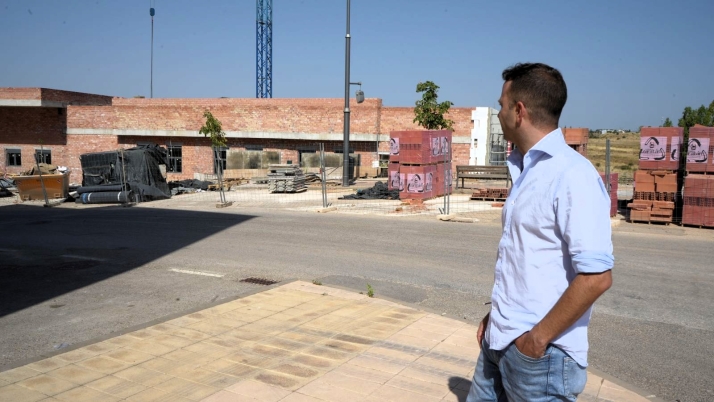 El PP acusa a Carlos Martínez de amparar el centro de refugiados para compensar favores