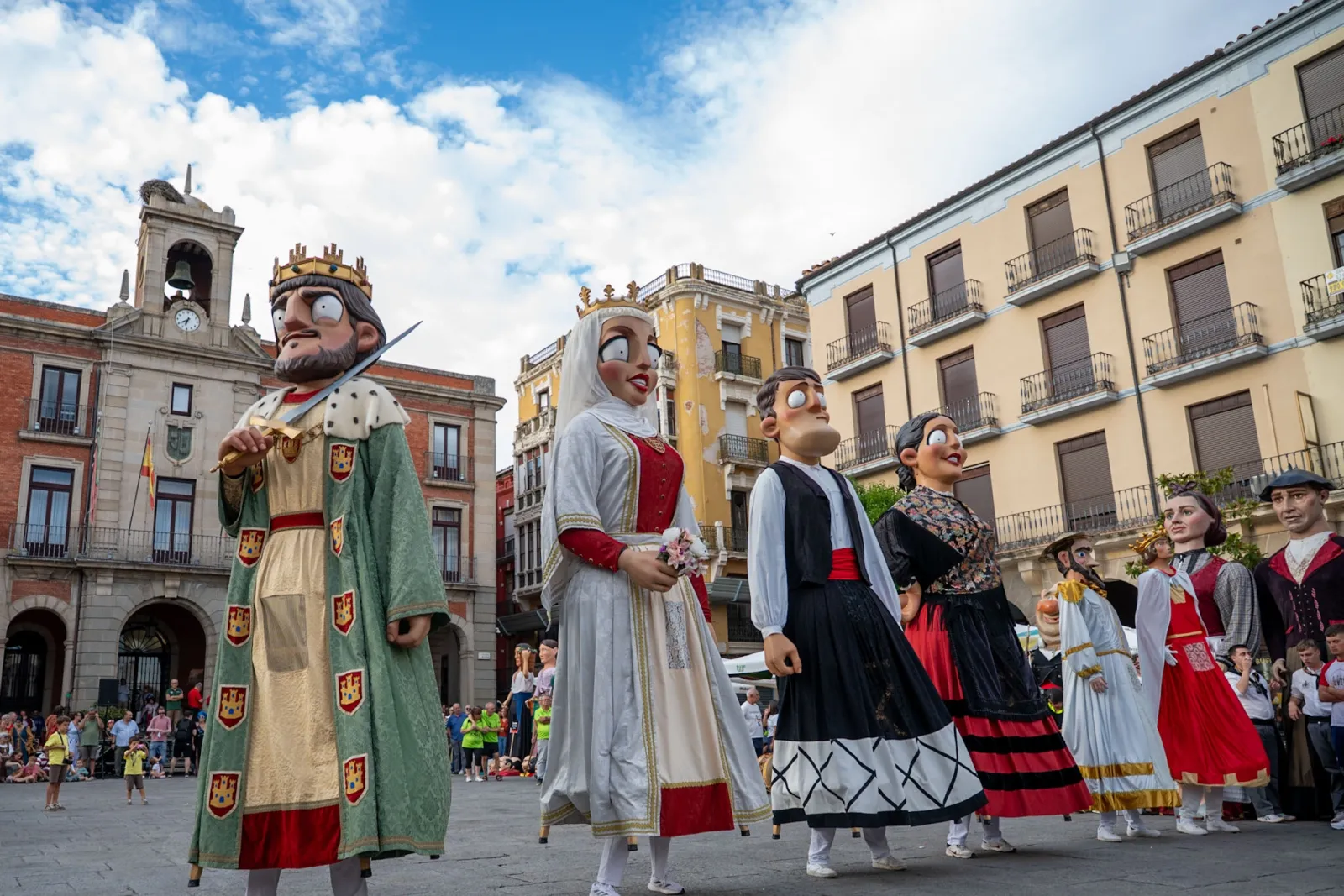Foto 1 - Los gigantes de Soria desfilan en Zamora antes de su cita local