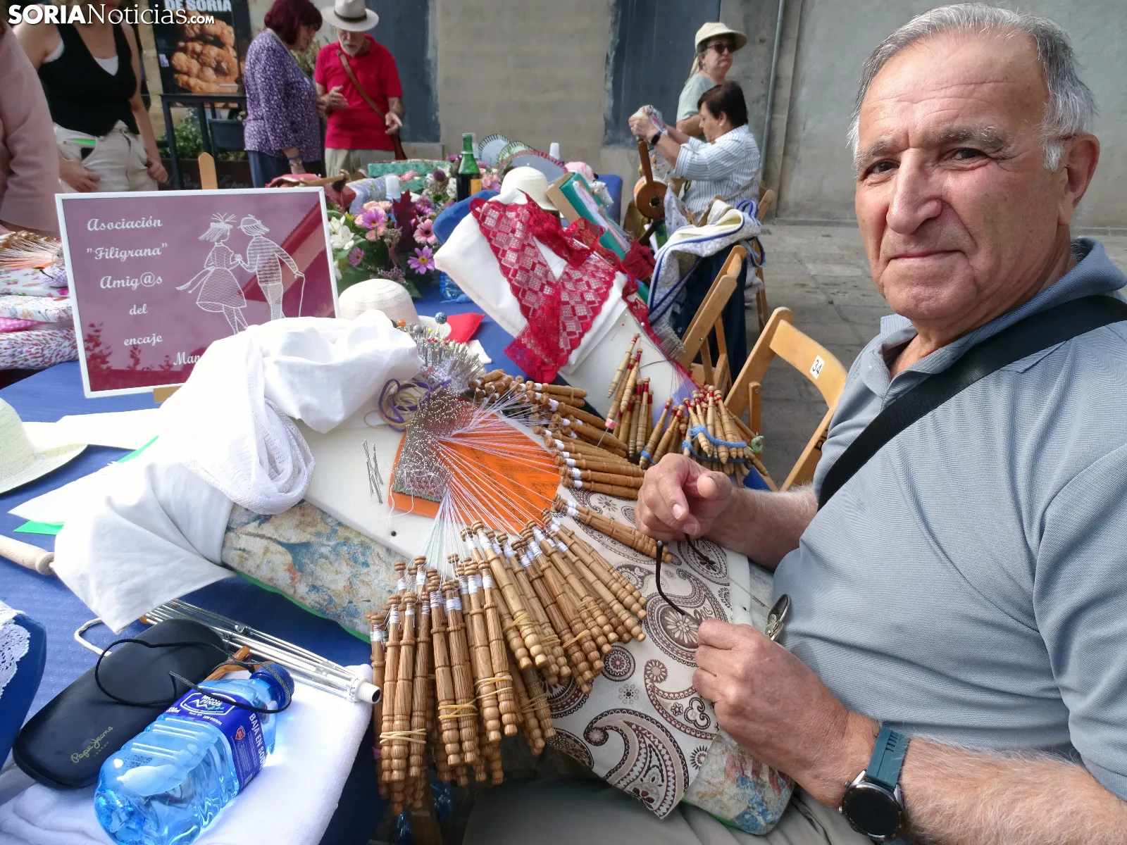 Juan José Velasco, el pintor industrial que teje encaje ruso