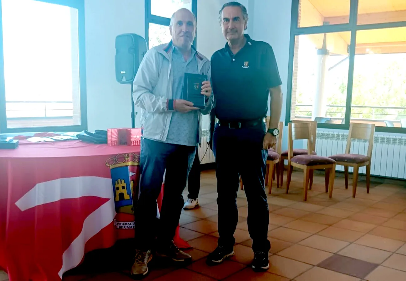 Ángel Calonge destaca en el Circuito Senior de Golf en Soria