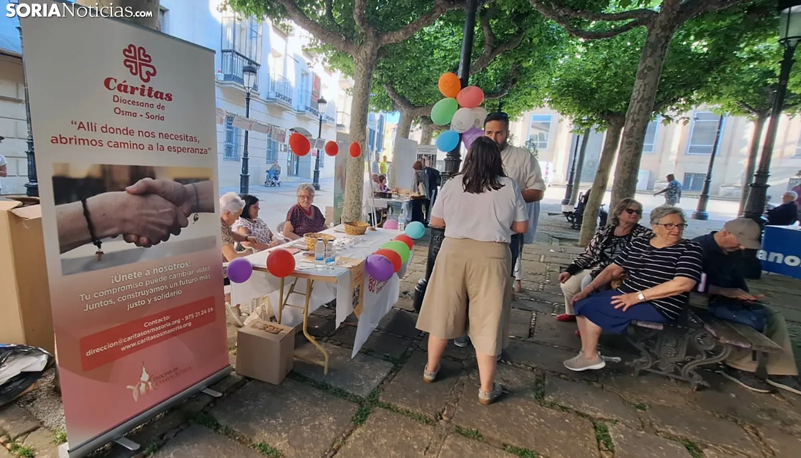 Una mesa informativa de Cáritas de Osma-Soria desplegada en la capital. /PC