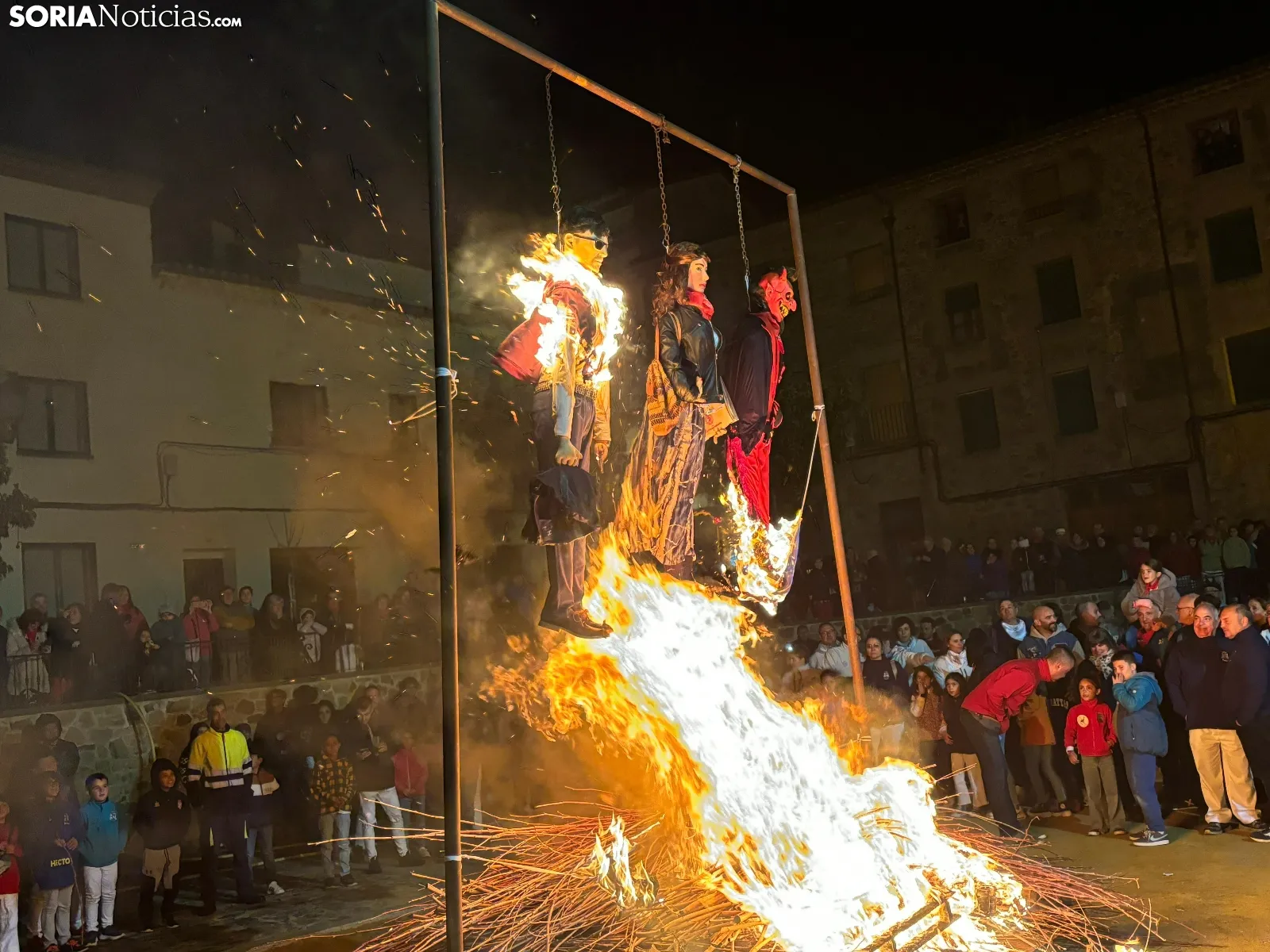 Foto 1 - De los festejos taurinos a la quema de diablillos en &Aacute;greda: "Purificamos el a&ntilde;o y quemamos los malos augurios"