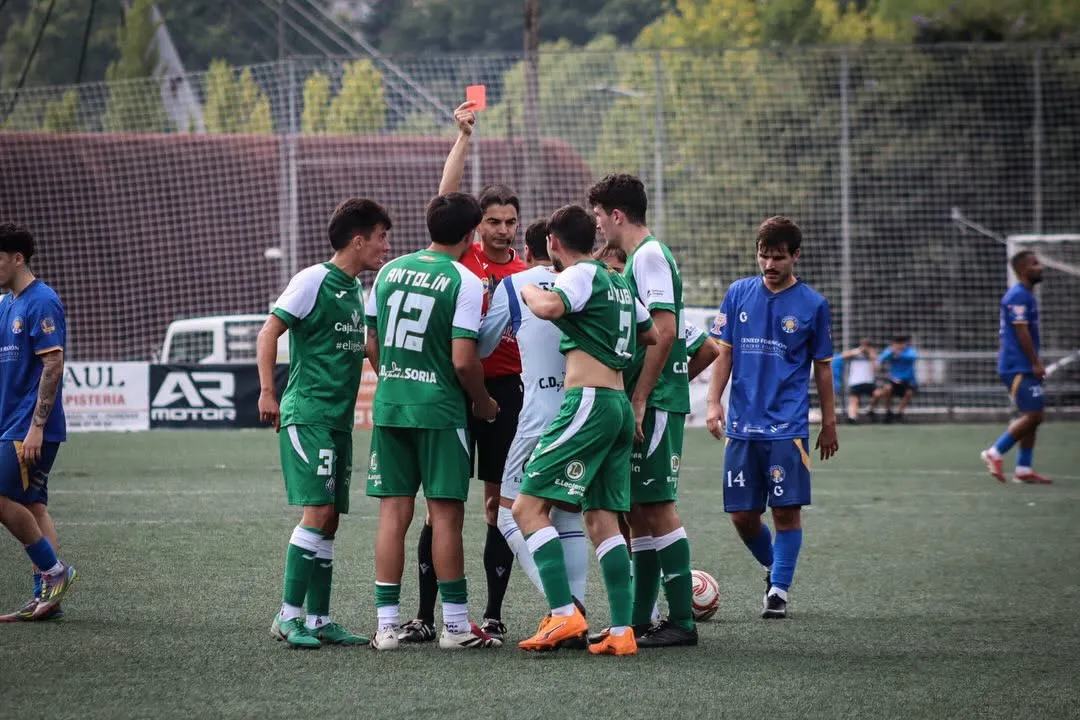Momento de la expulsión de Aitor. /Auriense CA