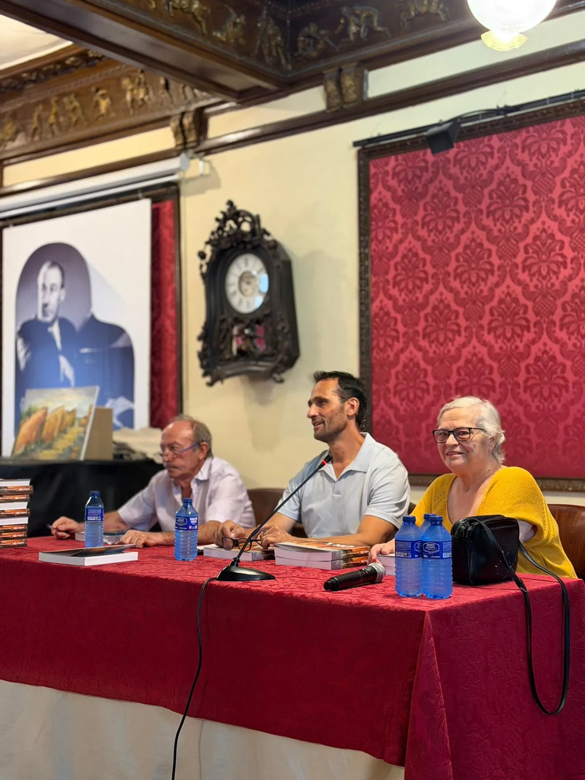 Foto 2 - Este pueblo de Soria de tan solo 16 habitantes saca un libro gracias a sus vecinos para no olvidar su pasado