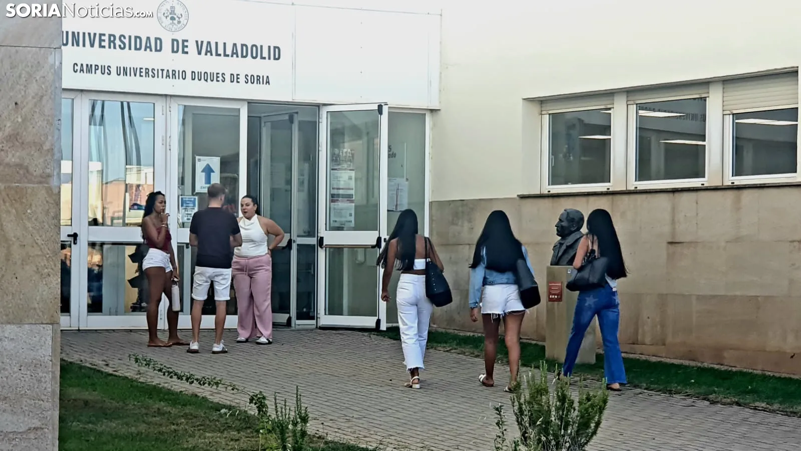 Alumnos del Campus de Soria en su primer día de curso