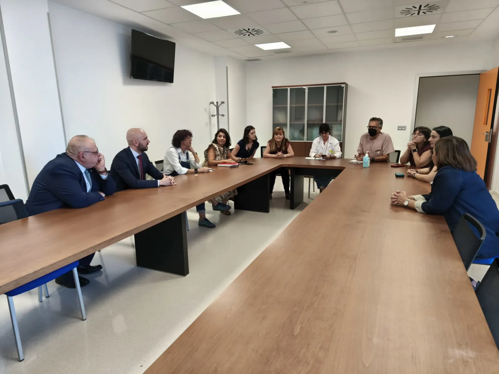 Foto 1 - Sanidad garantiza a CCOO el futuro del Hospital Virgen del Mir&oacute;n