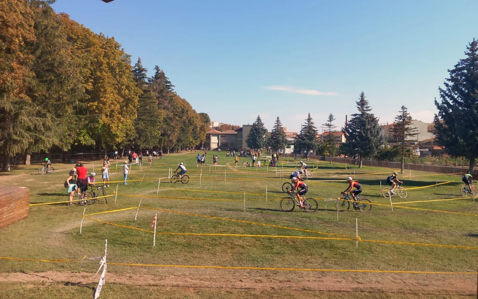 FOTOS | Cerca de 300 corredores en el II Ciclocross de Ágreda