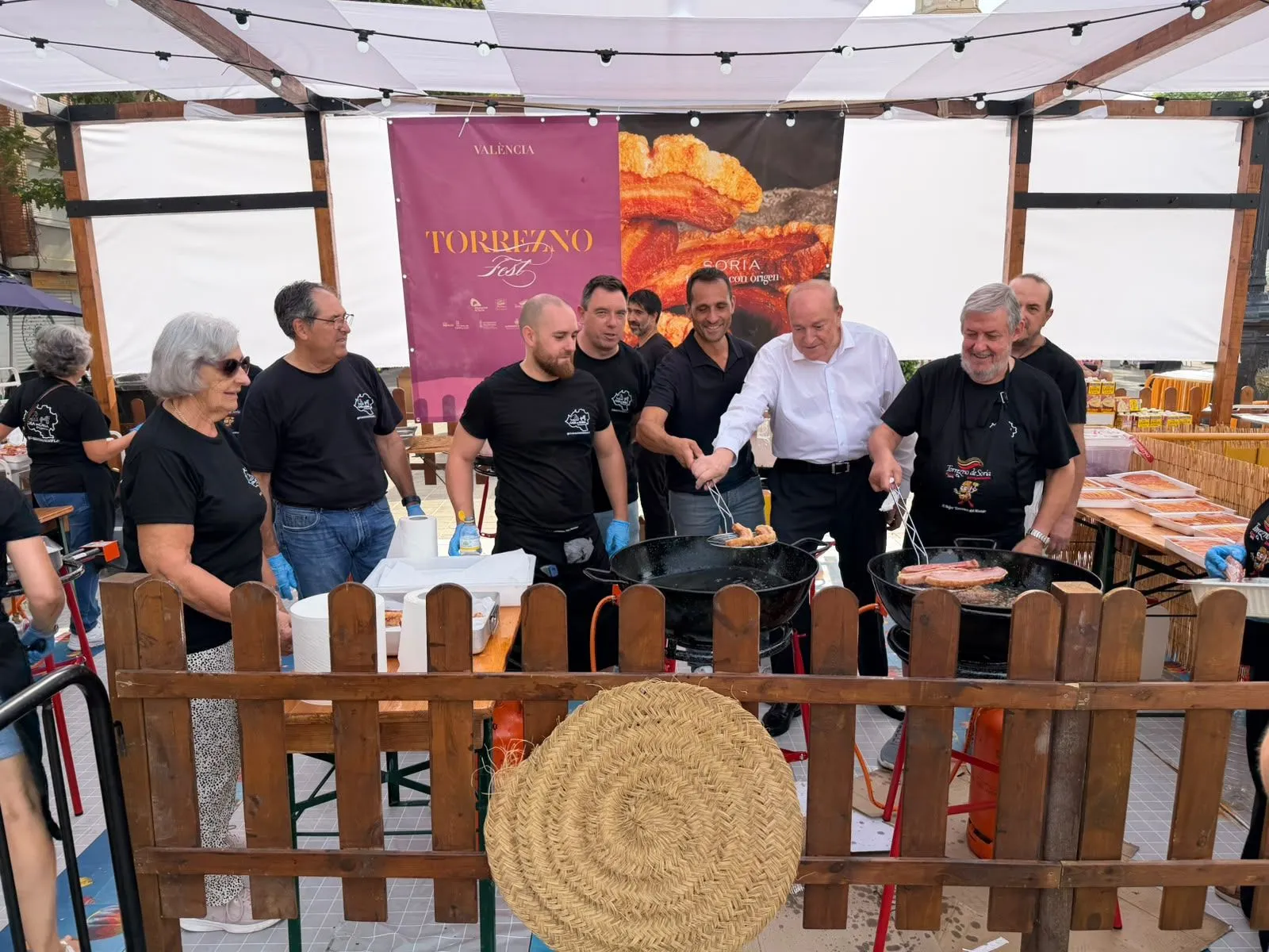 El torrezno soriano triunfa en Valencia y se cuela hasta en el arroz
