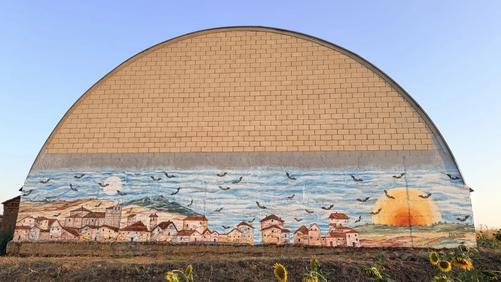 Foto 2 - &lsquo;Ya salen los murci&eacute;lagos&rsquo;, el nuevo mural de Paco Las Heras para el museo al aire libre de Almarail