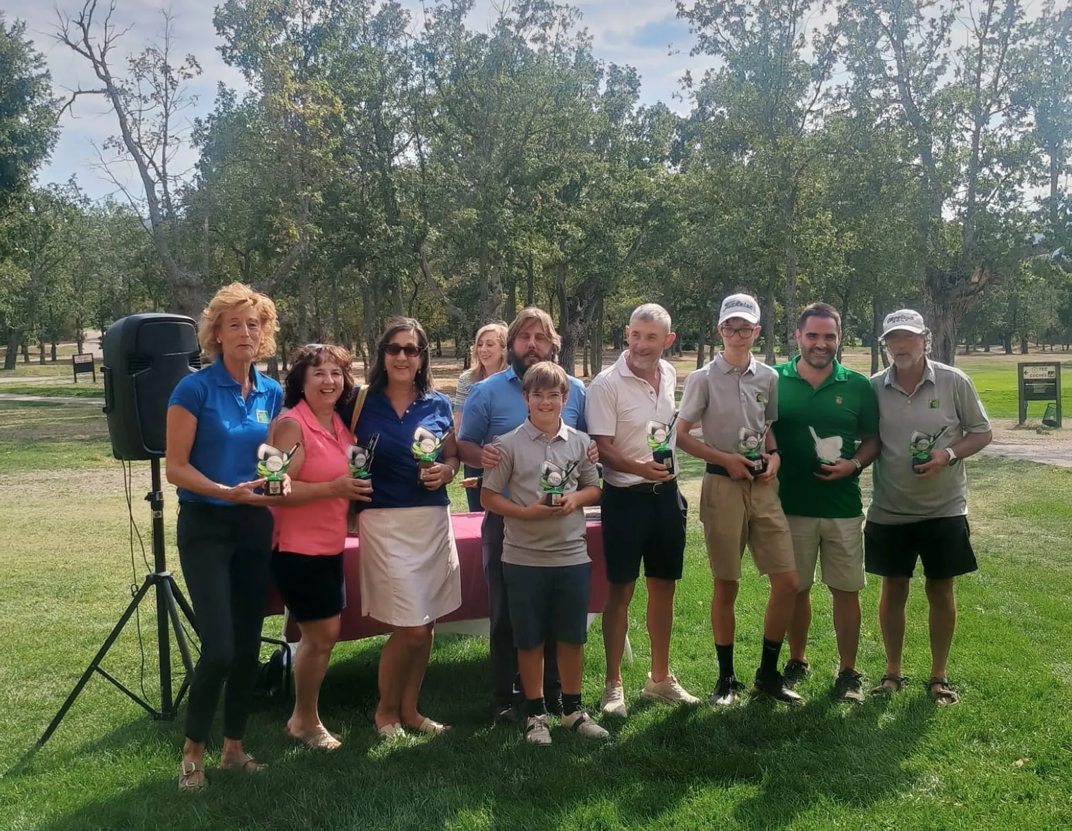 Foto 1 - Javier Sainz y Milagros Labanda ganan el XXXIII Trofeo San Saturio de Golf