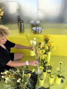 Imágenes cedidas por Marta Lapeña transformando el contenedor de ADN Fórum