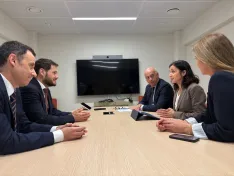 Foto 3 - La Junta pide en Bruselas fondos de movilidad adaptados a la dispersi&oacute;n rural