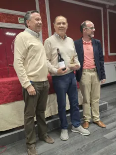 Foto 6 - El Casino premia la precisi&oacute;n sus billaristas 
