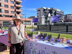 Foto 7 - Segunda mano, talento artesanal y ambiente festivo abarrotan el Rastrillo de Los Royales