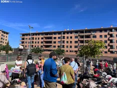 Foto 5 - Segunda mano, talento artesanal y ambiente festivo abarrotan el Rastrillo de Los Royales