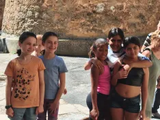 Foto 8 - Las ni&ntilde;as lideran el relevo generacional en la pisada de uva de Quintanilla de Tres Barrios