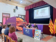 Distintas imágenes de la presentación, en Valencia, del 'Torrezno fest'. | FOTOS: Casa de Soria en Valencia