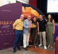 Distintas imágenes de la presentación, en Valencia, del 'Torrezno fest'. | FOTOS: Casa de Soria en Valencia