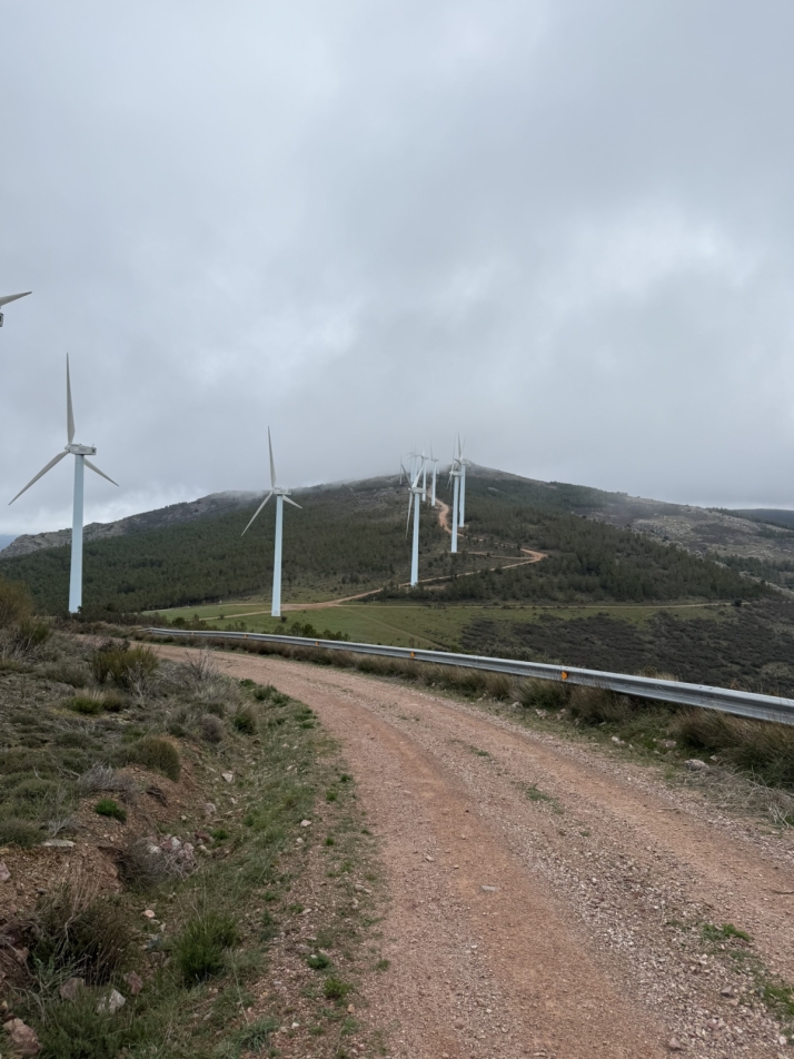 Los pueblos de Soria que tienen más molinos de viento que vecinos