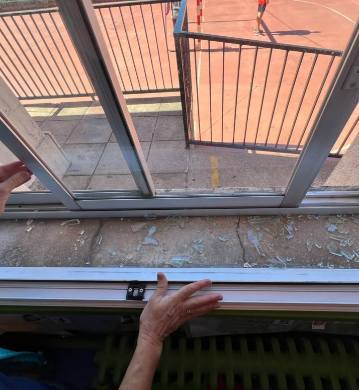El Ayuntamiento de Duruelo de la Sierra apela al civismo tras la rotura de un cristal en la escuela municipal
