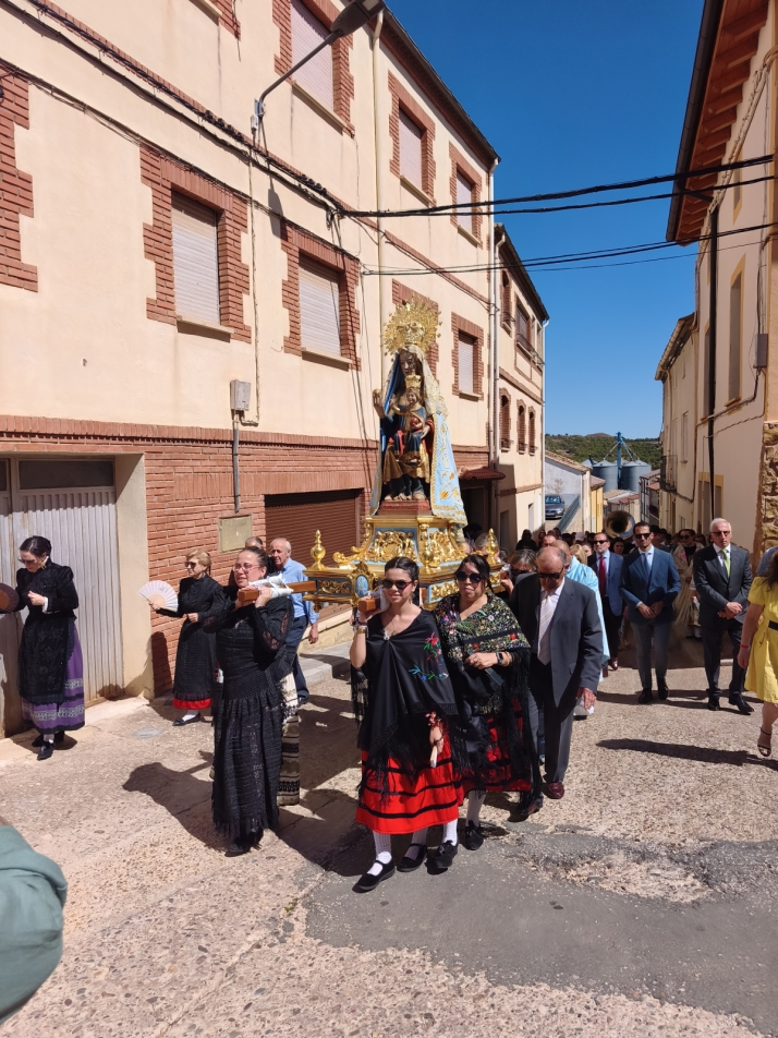 Serón de Nágima honra a la Virgen de la Vega en su día grande
