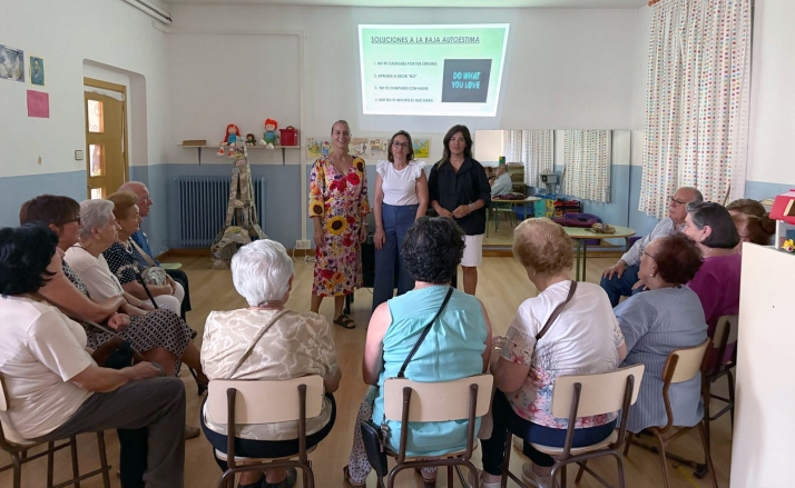 Diez centros sociales movilizan talleres contra la soledad en la provincia
