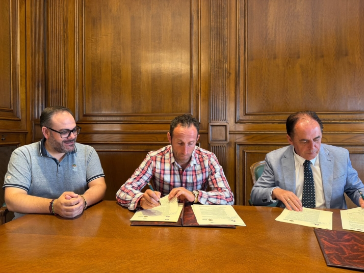 Firma del acuerdo de colaboración. /Dip.
