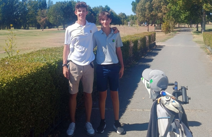 Miguel López y Enzo Jiménez destacan en el Abierto de Ávila de golf