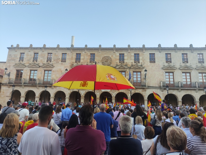 Fotos y crónica | El apoyo a Ceuta y la indignación con Sánchez también movilizan en Soria