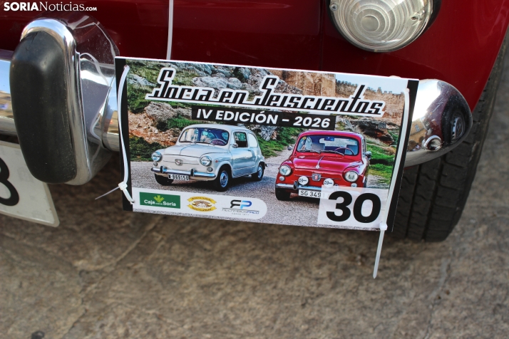 En im&aacute;genes: Casi un centenar de Seat 600 inundan la plaza Mayor de Soria