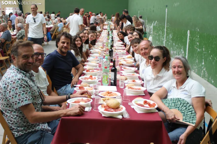 En im&aacute;genes: Fuentetoba sigue de fiestas con su tradicional verm&uacute; y caldereta