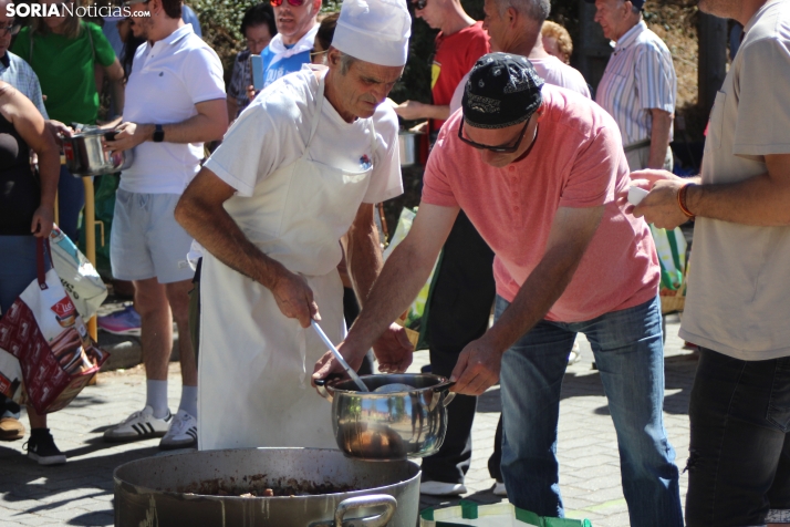 Duruelo reparte cerca de 2.800 raciones de caldereta en su tradicional almuerzo festivo
