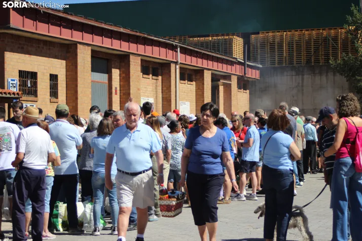 Duruelo reparte cerca de 2.800 raciones de caldereta en su tradicional almuerzo festivo