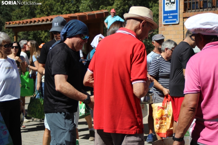 Duruelo reparte cerca de 2.800 raciones de caldereta en su tradicional almuerzo festivo