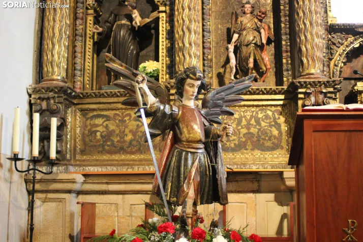 GALER&Iacute;A | La procesi&oacute;n de San Miguel recorre las calles de Duruelo en la jornada central de sus 