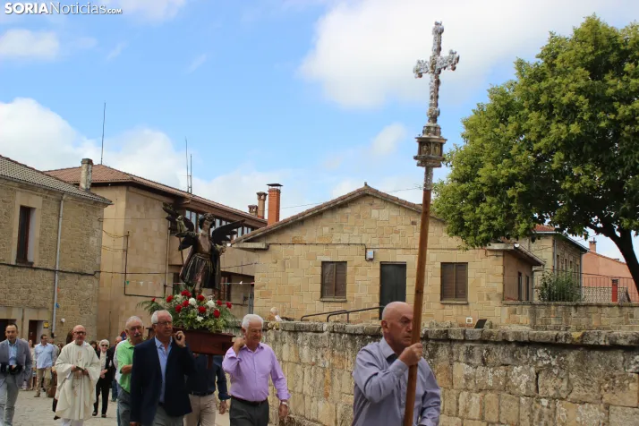 GALER&Iacute;A | La procesi&oacute;n de San Miguel recorre las calles de Duruelo en la jornada central de sus 