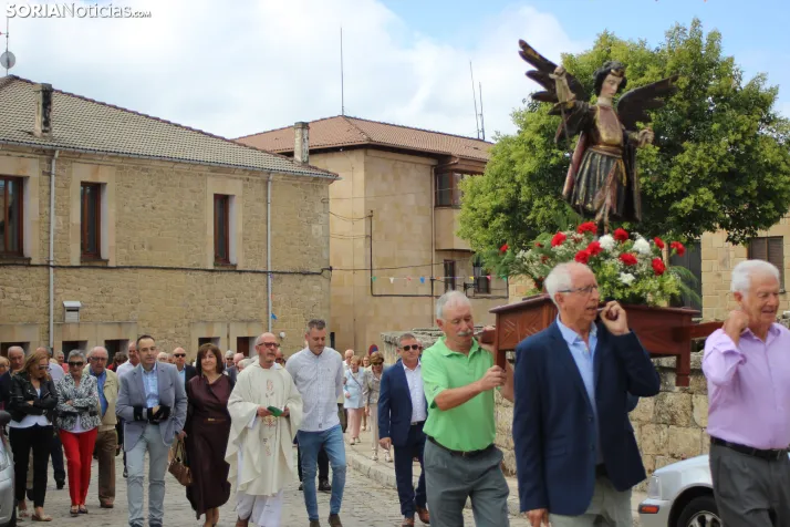 GALER&Iacute;A | La procesi&oacute;n de San Miguel recorre las calles de Duruelo en la jornada central de sus 
