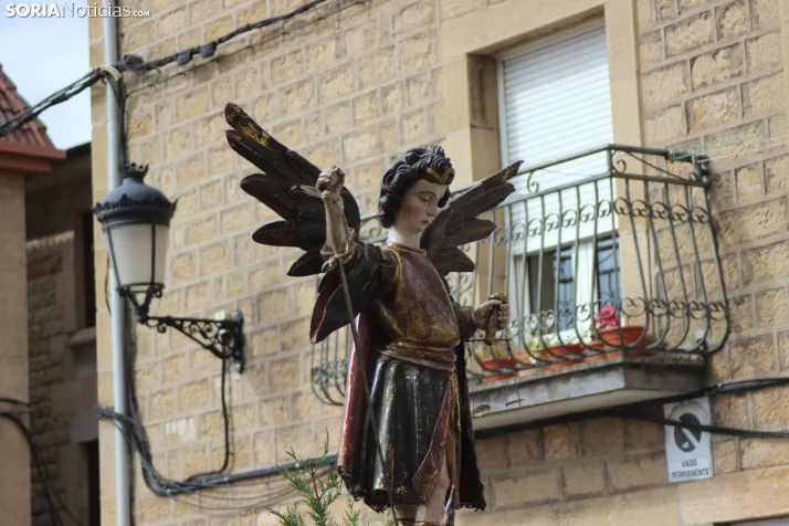 GALER&Iacute;A | La procesi&oacute;n de San Miguel recorre las calles de Duruelo en la jornada central de sus 