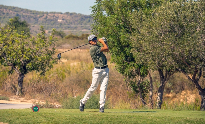 Una primera jornada aciaga condena a Raúl Pascual en el New Sierra Golf