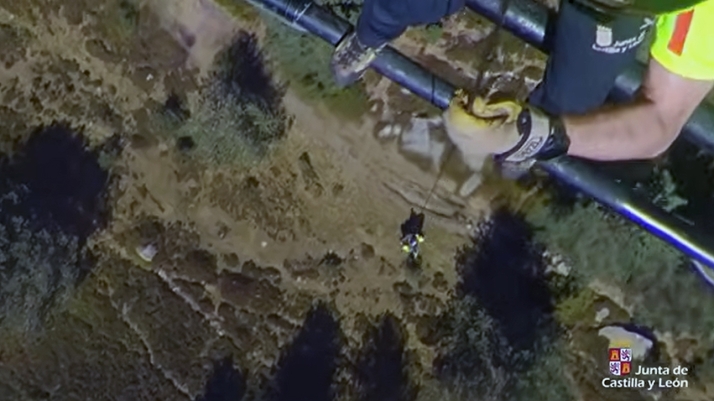 VÍDEO | Evacuada una mujer tras sufrir una caída en la Laguna Negra