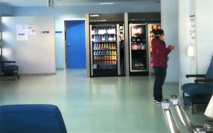 El vending de Urgencias, bajo lupa: los consumidores alertan de la escasa oferta saludable en los hospitales