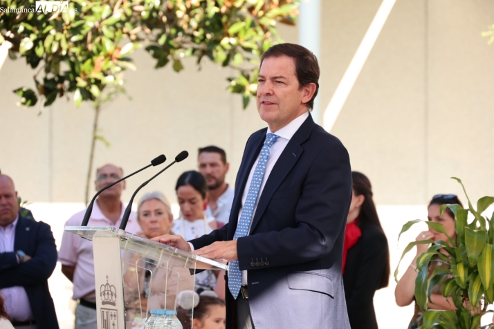 Mañueco defiende una PAC sin recortes y con prioridad para el agricultor profesional