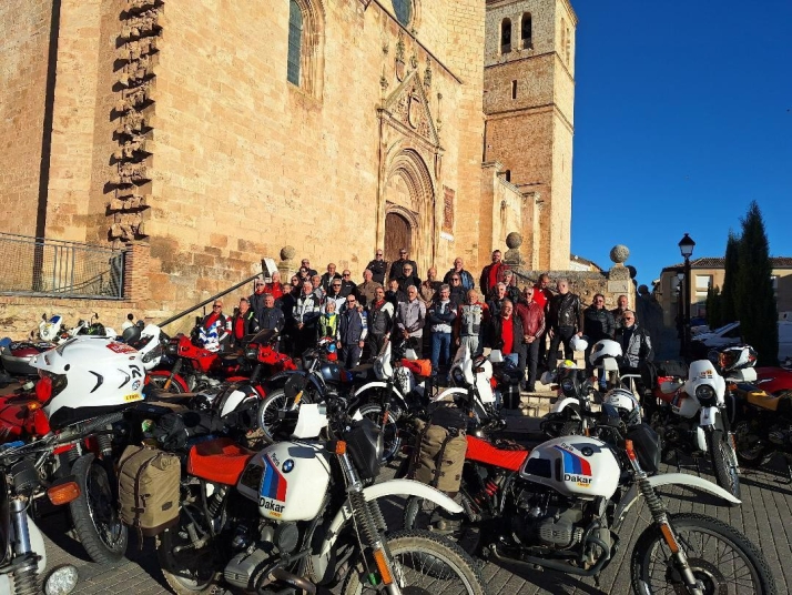 Las míticas motos del Paris-Dakar toman Berlanga de Duero en la IV Reunión de BMW GS Clásicas