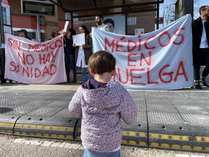 Castilla y León no plantea mejoras para los médicos ante la convocatoria de huelga y remite el conflicto al Gobierno