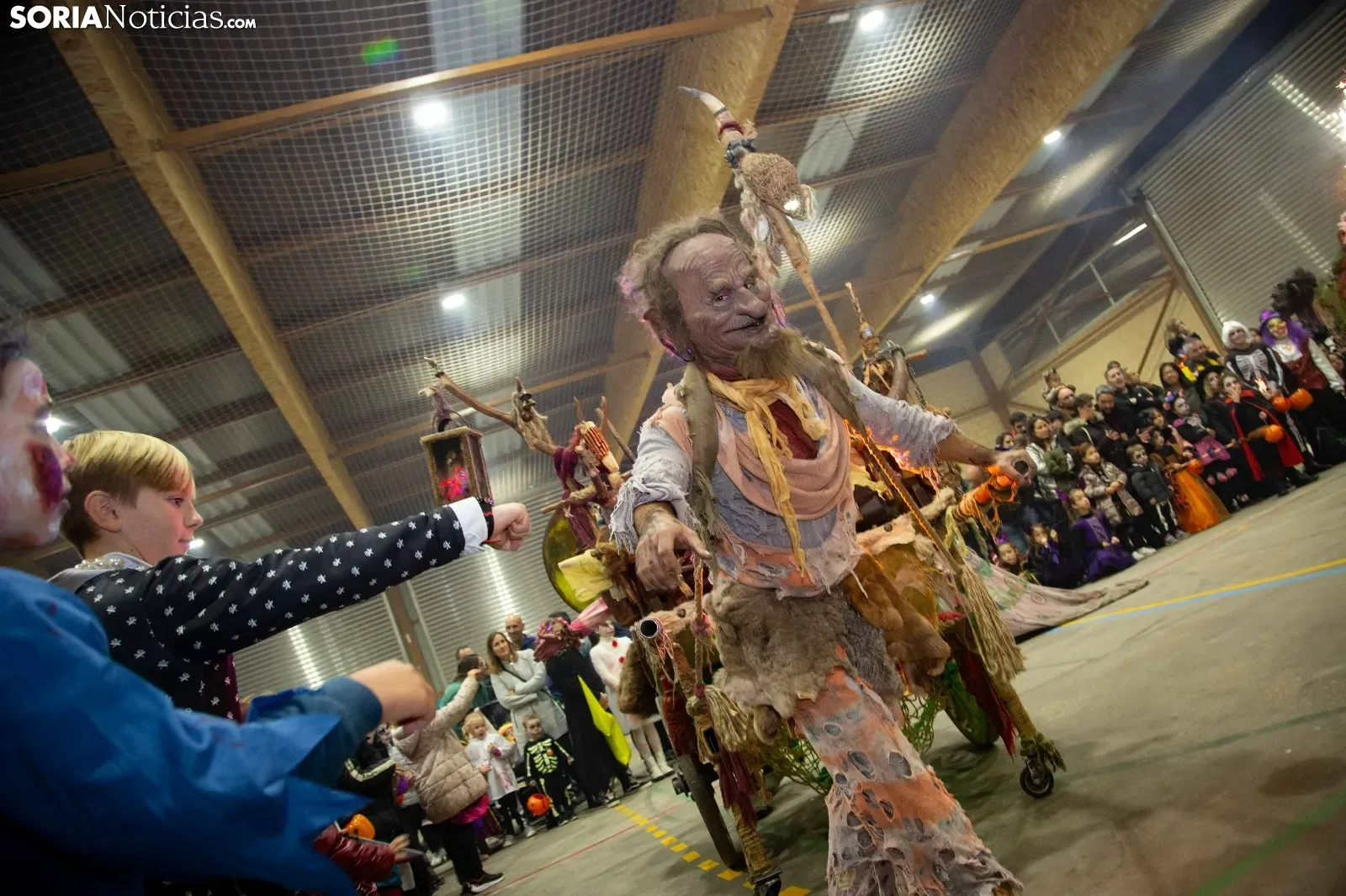 Un Halloween terroríficamente divertido: Golmayo despliega gincanas, zombis y música en vivo
