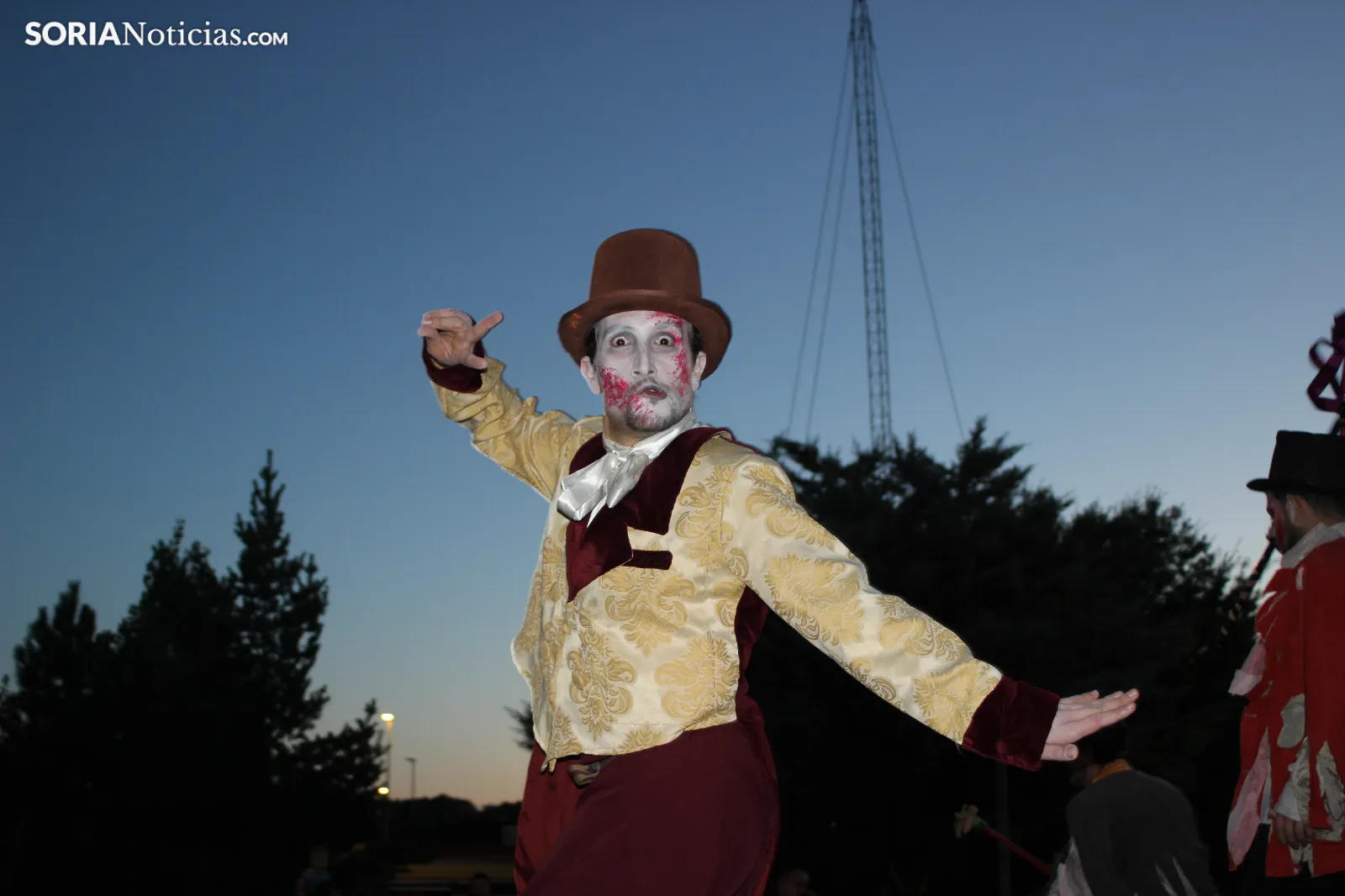 GALERÍA | ¡Invasión zombi en Golmayo! El espeluznante pasacalles de Halloween
